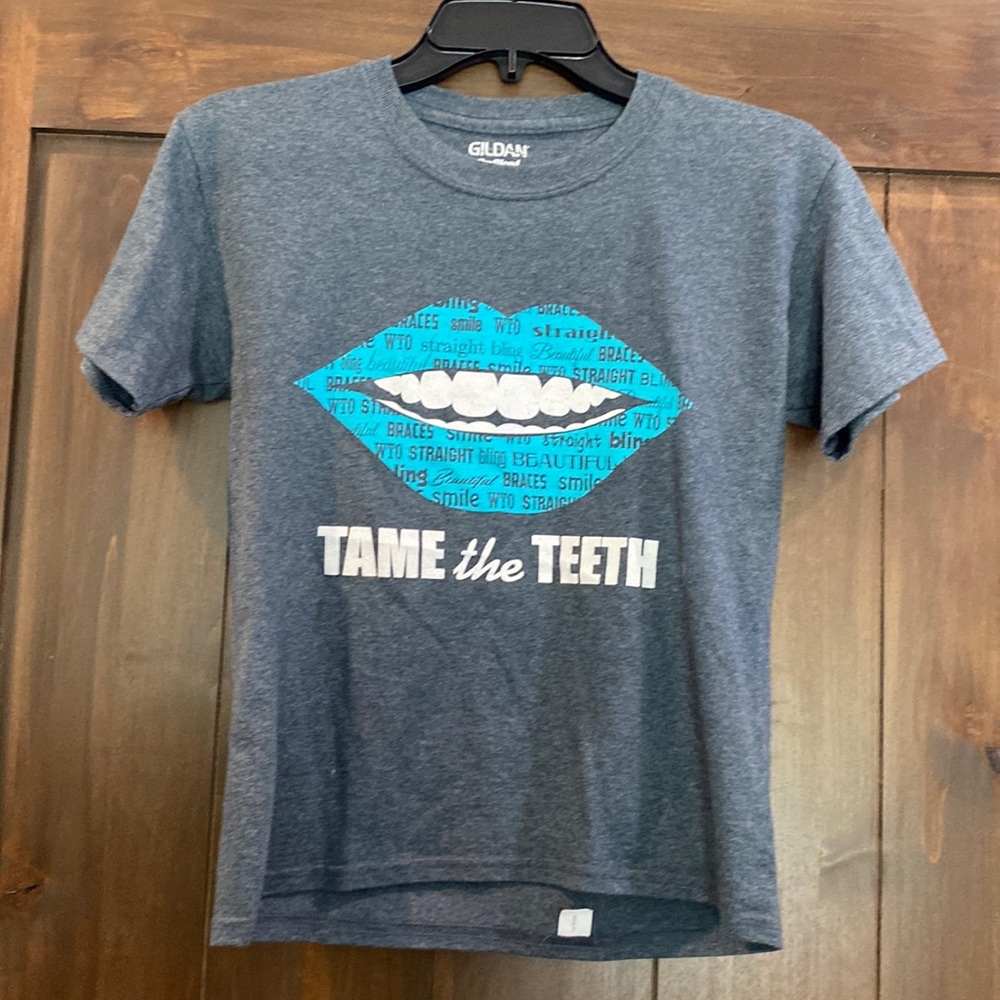 E855 Tame the teeth Sz. YM T-shirt Dentist T-shirt